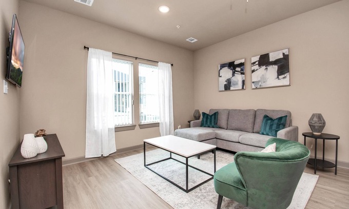 Bammel Apartamento | Inviting 2/2.5 Apt, Full Kitch, W/D, FreeParking!