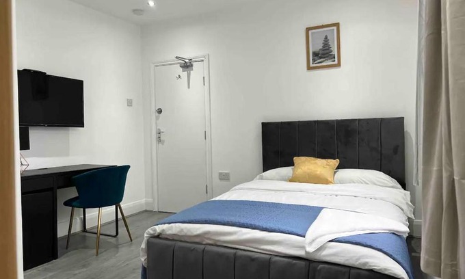 Clayhall Apartamento | Inviting 2-Bed Apartment in Ilford