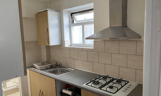 Heathrow Villages Casa | Inviting 2-bed Apartment Near Heathrow