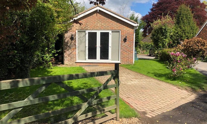 Lacey Green Casa | Inviting 2-bed Fully Furnished House-high Wycombe