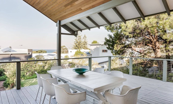 Dunsborough Cabaña | INVITING 2 STOREY COASTAL COTTAGE SITUATED HIGH ABOVE OLD DUNSBOROUGH