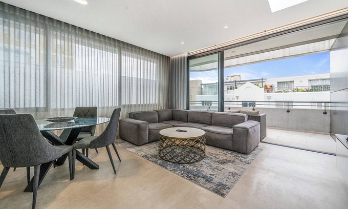 Coogee Apartamento | Inviting 2BR Unit w/Parking near Coogee Beach