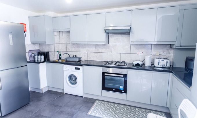 Thamesmead Casa | Inviting 3-Bed House in London, stay up to 6
