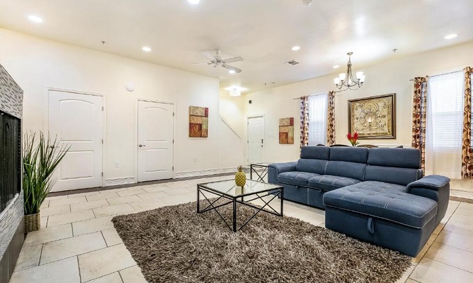 Faubourg Lafayette Apartamento | Inviting 3BR Condo steps from St Charles Ave