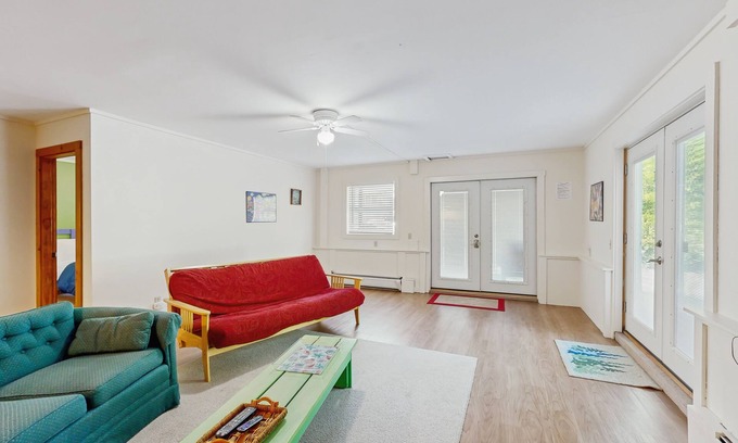 Bar Harbor Apartamento | Inviting apartment near downtown and Acadia National Park - dog-friendly