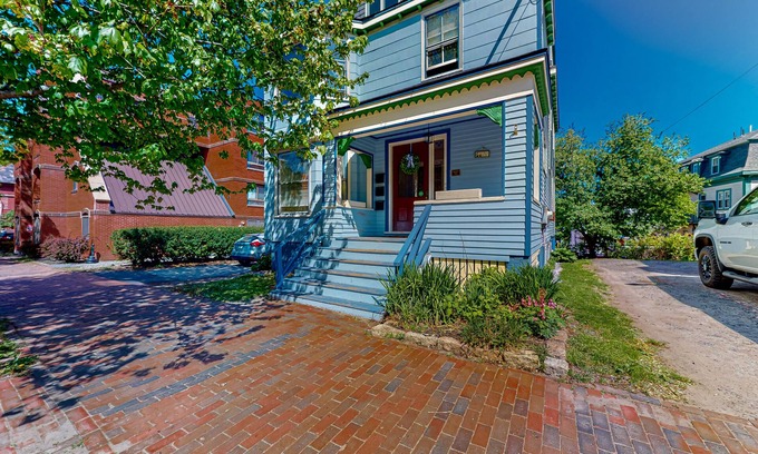 Parkside Apartamento | Inviting apartment with full kitchen, porch, convenient location, & fast WiFi