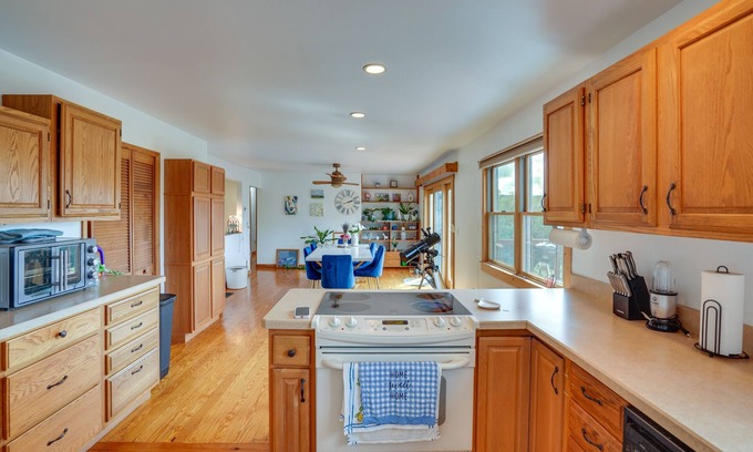Berne Casa | Inviting Berne Getaway w/ Deck - Pets Welcome!