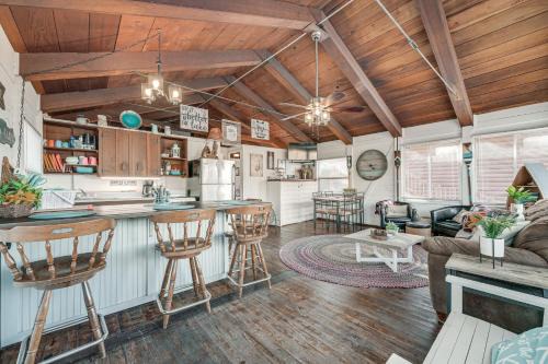 Kimberling City Casa | Inviting Cabin about 11 Mi to Silverdollar City