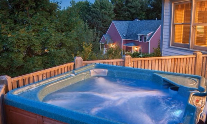 Francestown Casa | Inviting Condo w Hot Tub & Fireplace