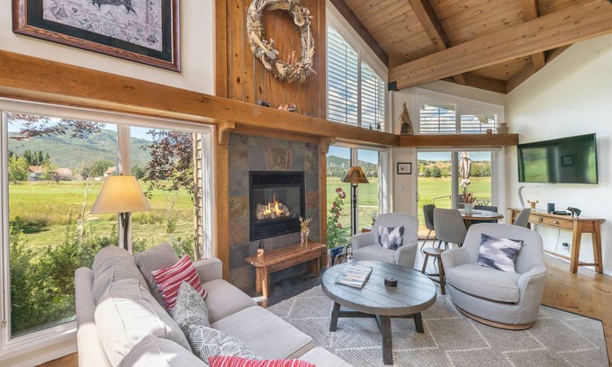 Park Meadows Casa | Inviting Cottage, Prime Location, On Free Transit, Minutes to Resorts & Main Street!