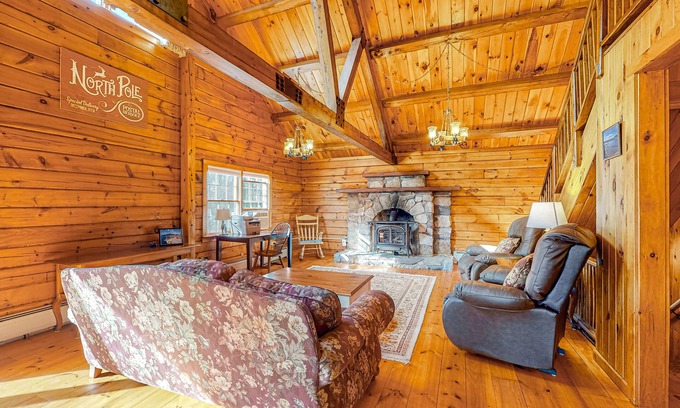 Lisbon Cabina | Inviting dog-friendly cabin on 23 acres - sauna, skiing, firepit, & washer/dryer