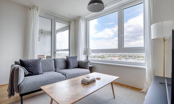 Donaustadt Apartamento | Inviting Donaustadt 1BR w/ Pool, Gym & Elevator, nr U1, by Blueground