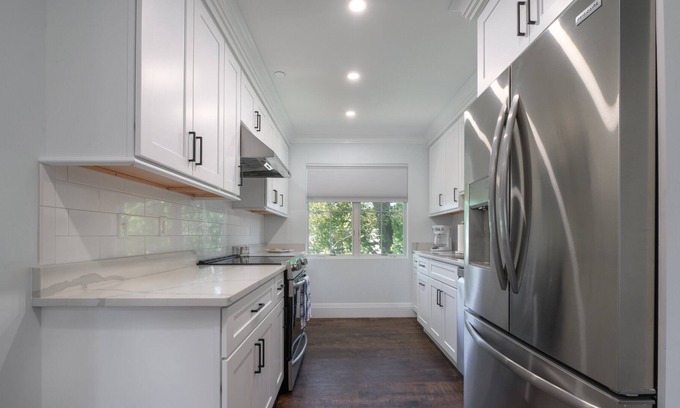 East Lyme Condominio | Inviting, Family Friendly, and Relaxing NEW condo.