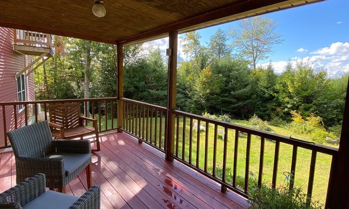 Harrison Casa | Inviting Family Getaway, Mountain Views, Close to Lakes, Skiing and Hiking