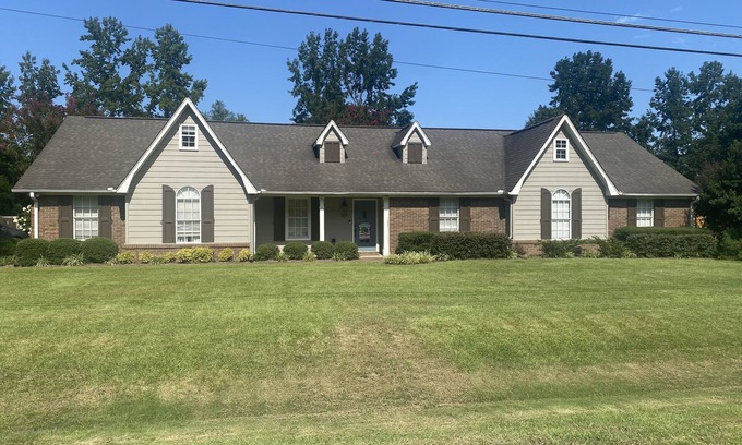 Oxford Casa | Inviting farmhouse with private pool