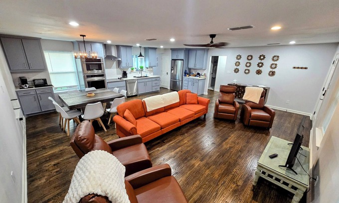 Nevada Casa | Inviting home for a birthday party, family or work trip, in downtown Nevada, TX!
