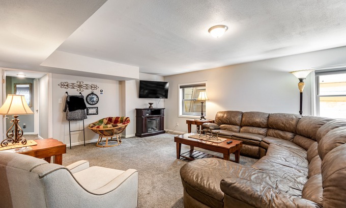 Northwest Colorado Springs Casa | Inviting home with mountain view, fireplace, kitchenette, & central AC