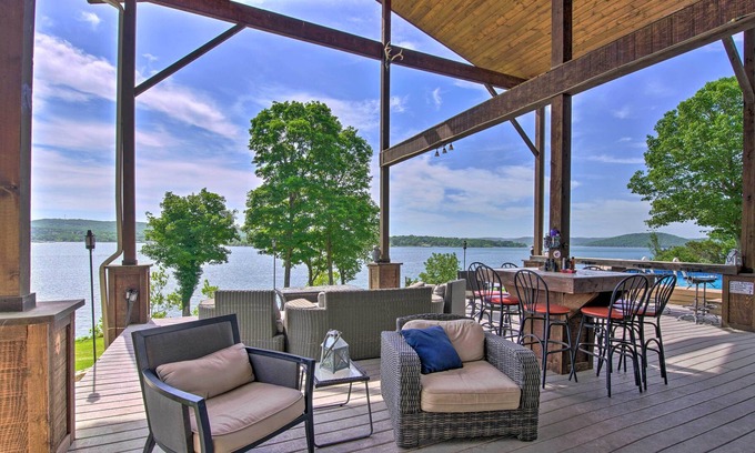 Lampe Casa | Inviting Home w/ Pool & Hot Tub on Table Rock Lake