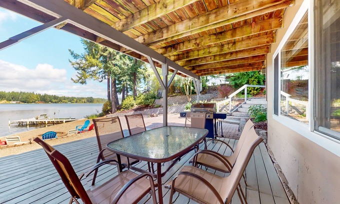 West Hills Casa | Inviting home with amazing lake/mountain views, dock & kayaks