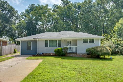 Gresham Park Casa | Inviting Home with Backyard 8 Mi to Dtwn Atlanta!