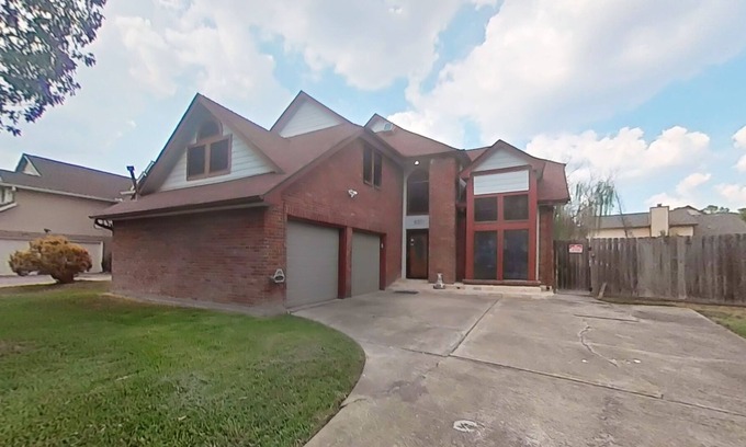 Mission Bend Casa | Inviting house with sauna, patio, central AC, washer/dryer, and full kitchen