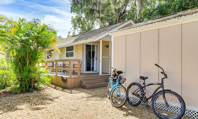 South Sarasota Cabaña | Inviting Sarasota Cottage: 5 Mi to Beach Access!