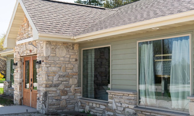 Ephraim Casa | Inviting Sister Bay retreat