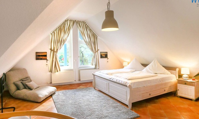 Neuensien Apartamento | Inviting vacation apartment in the Seedorf vacation park with balcony and playground