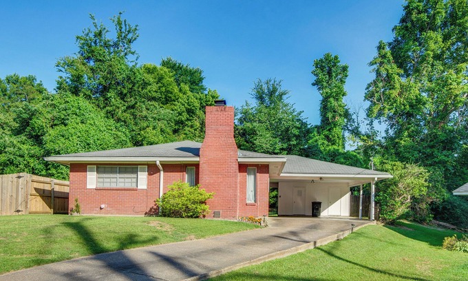 Vicksburg Casa | Inviting Vicksburg Home w/ Patio + Charcoal Grill!