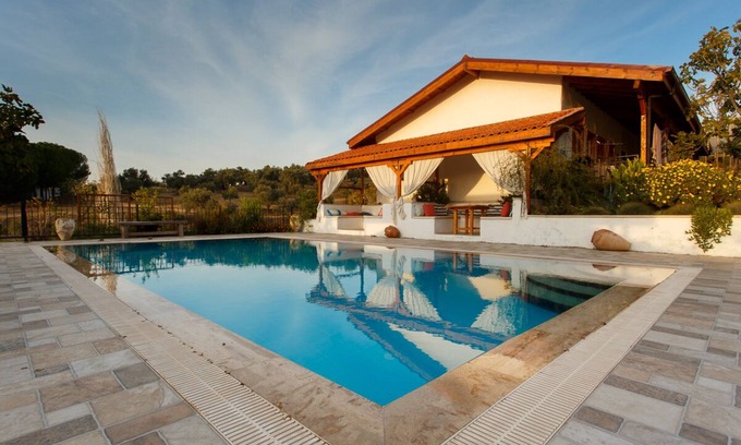 Germencik Casa | Ionia Guest House - Habitación de lujo con balas de paja y piscina en el campo del Egeo