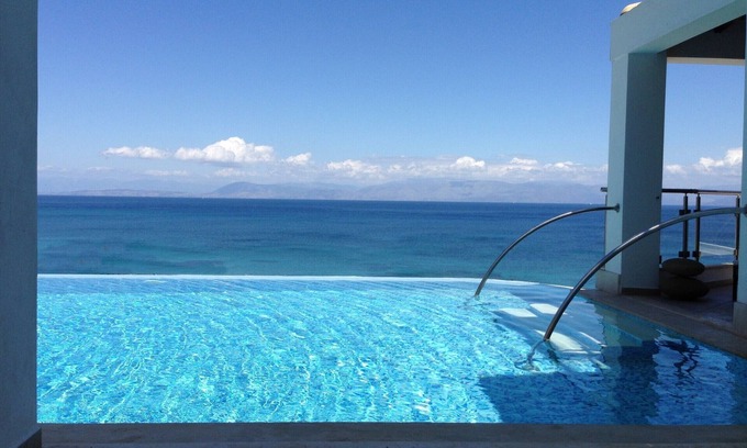 Notos Villa | Lujosa y nueva villa con piscina & jacuzzi y 100 m de la playa