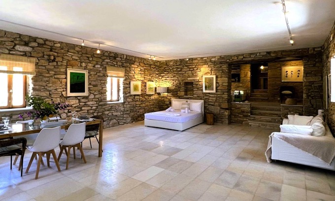 Milopotas Casa | Ios Suite Atellier-Cozy Stone Retreat near the sea