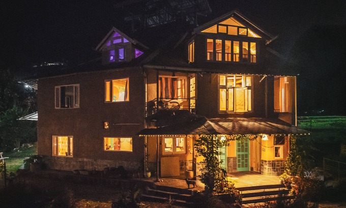 Palampur Casa | Ira's Hideaway "Casa de barro y bambú con vistas a Palampur '