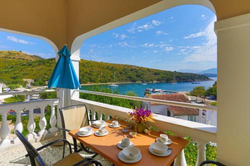 Agios Stefanos Apartamento | Irena Saint Stephanos
