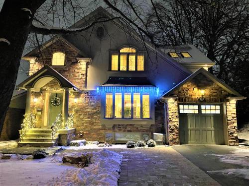 Markland Wood Casa | iResidence in Toronto - Unique Mansion - Fantastic Views with Breakfast