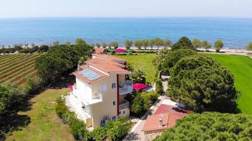 Trifylia Apartamento | Irida Beach Resort Suites