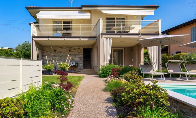 Lazise Apartamento | "IRIS" Encantador apartamento con piscina en Lazise en el lago de Garda