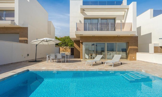San Miguel de Salinas Villa | Iris