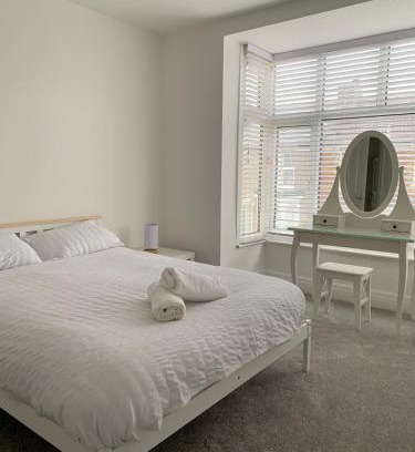 Southsea Casa | Iris Home in Southsea FREE street parking and pets welcome