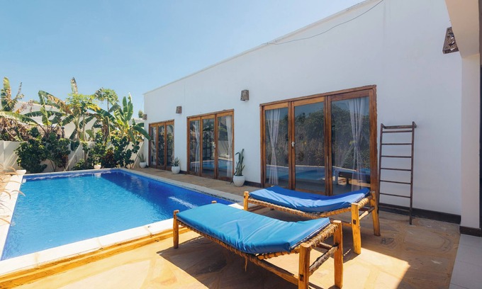 Kidoti Villa | Iris House - Private Pool, AC & Wi-Fi