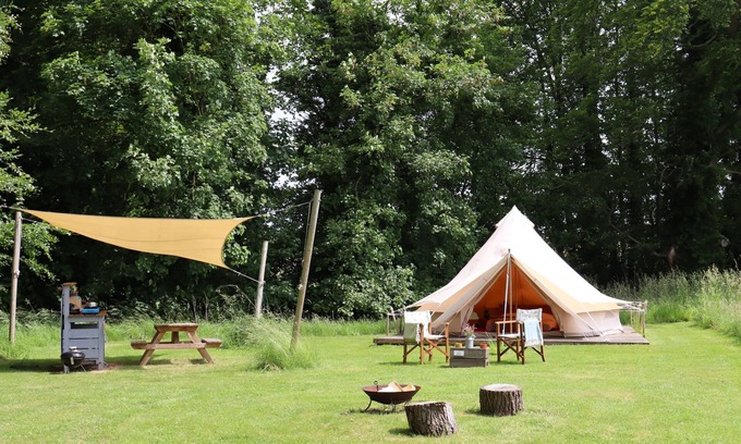 Swannington Cabina | Iris, peaceful and hidden away in rural Norfolk amongst wild flowers.