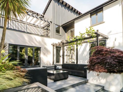 Millbrook Casa | Iroko