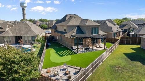 Roanoke Casa | Iron & Ivy 5br5ba Sleeps 12