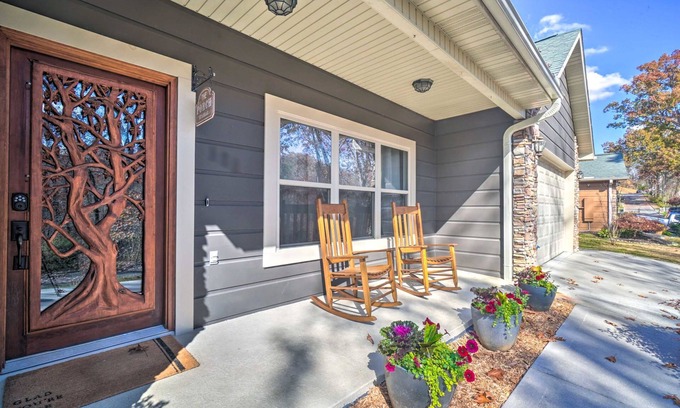 Sevierville Casa | Irresistible Retreat w Pool Hot Tub Arcade