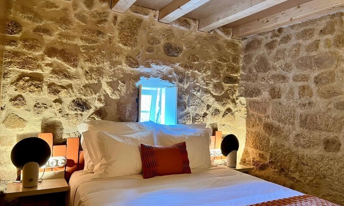 Sortelha Casa | is a cosy one-bedroom accommodation unit with 21 m2