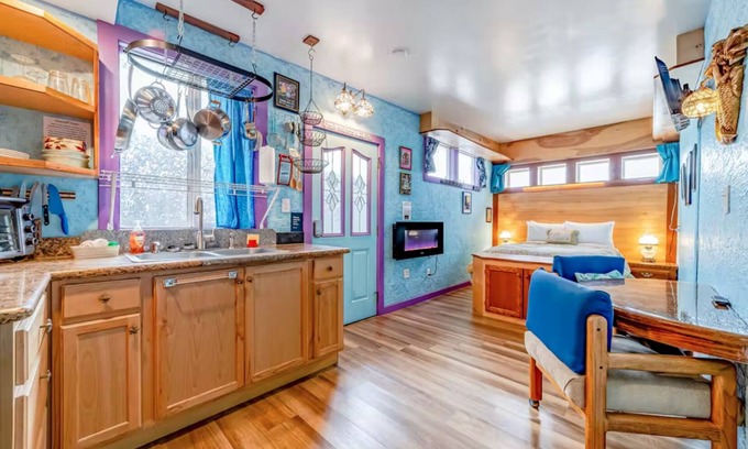 Myrtletown Apartamento | Is it an art project or a studio?