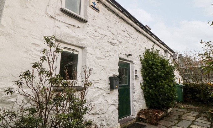 Beddgelert Casa | IS Y GRAIG, pet friendly, with open fire in Beddgelert