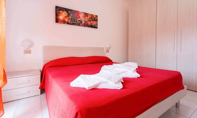 Luni Mare Hotel | ISA-Residence with swimming pool in Luni Mare, apartments with air conditioning and private outdoor