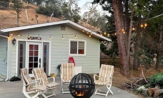 California Hot Springs Cabina | Isaaks Trails End Cabin Retreat in Pine Flat