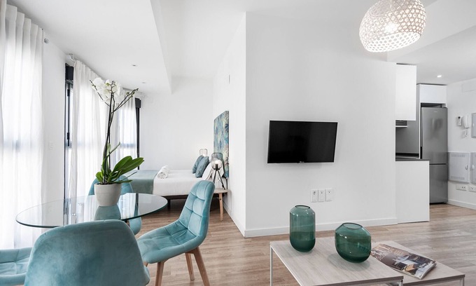 Camino de Ronda Apartamento | Isabella Estudio by Concept Flats